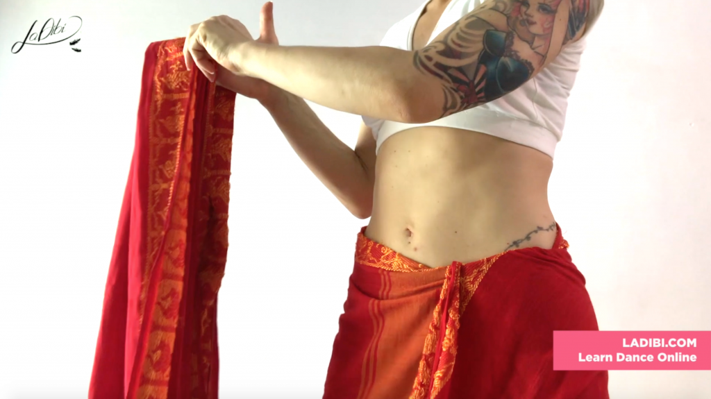How to tie a Saree for Odissi - Pallu - LaDibi Academy Online